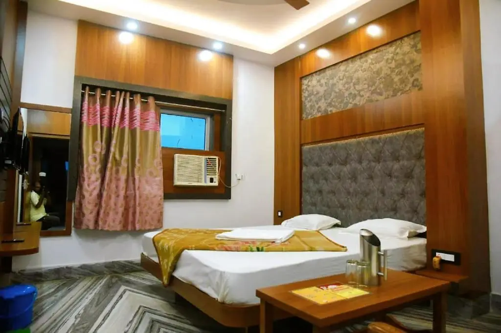 Деогхар: STAYMAKER Aditya Plaza