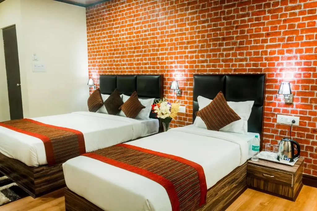 Пеллинг: Tin Tin Boutique Bijanbari