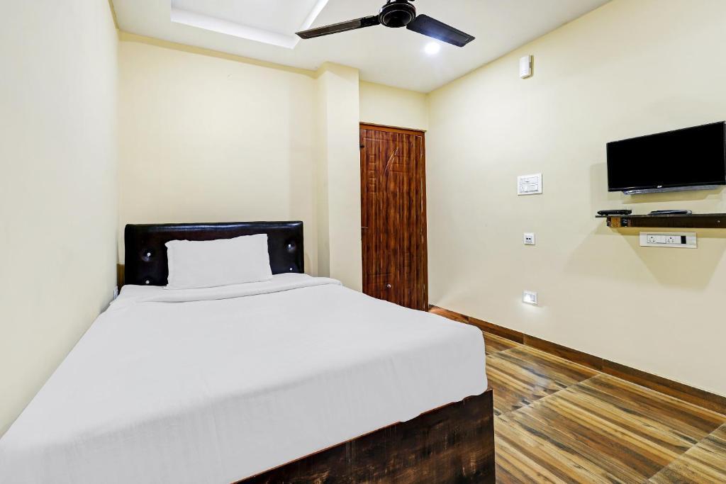Гувахати: Capital O 86215 R R Homestay