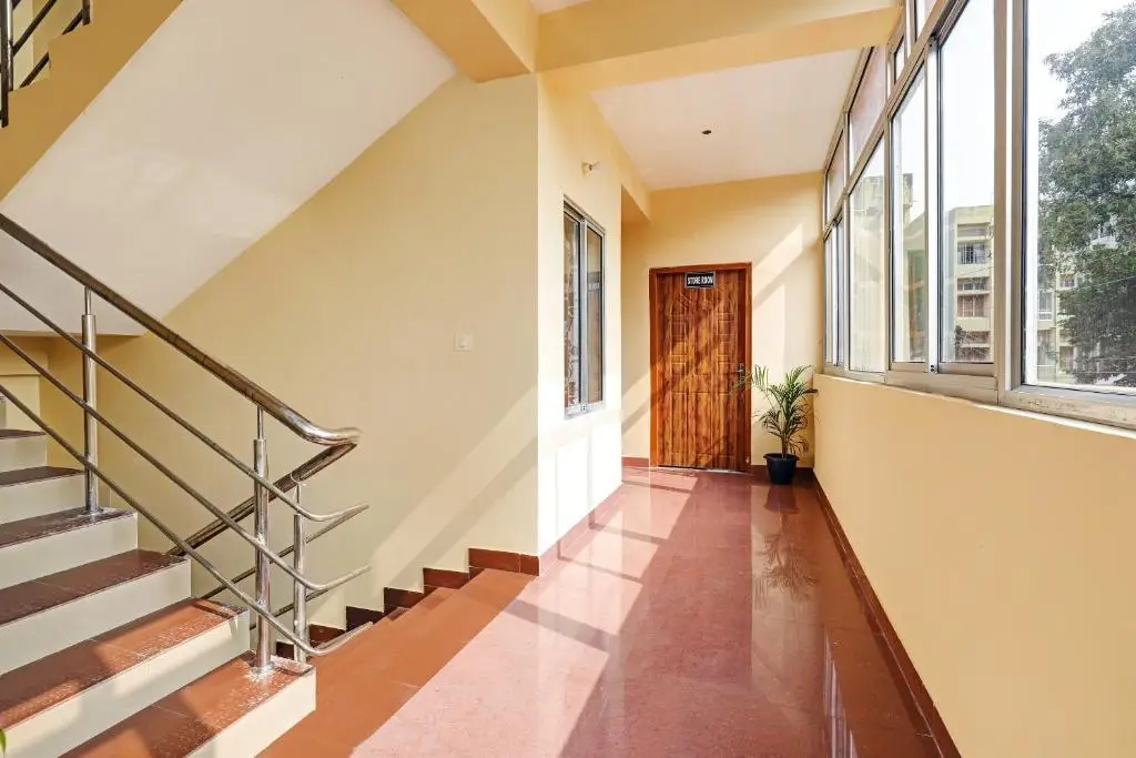 Гувахати: Capital O 86215 R R Homestay