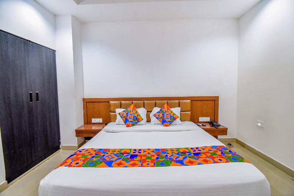 Гувахати: FabHotel The Hotel Orchid