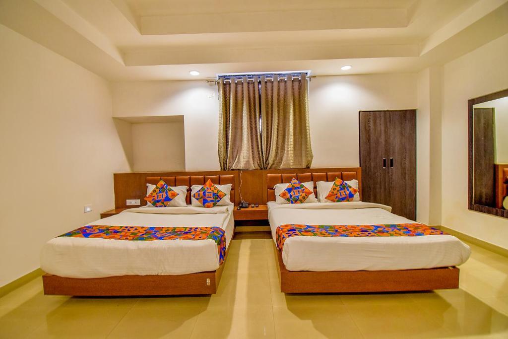 Гувахати: FabHotel The Hotel Orchid