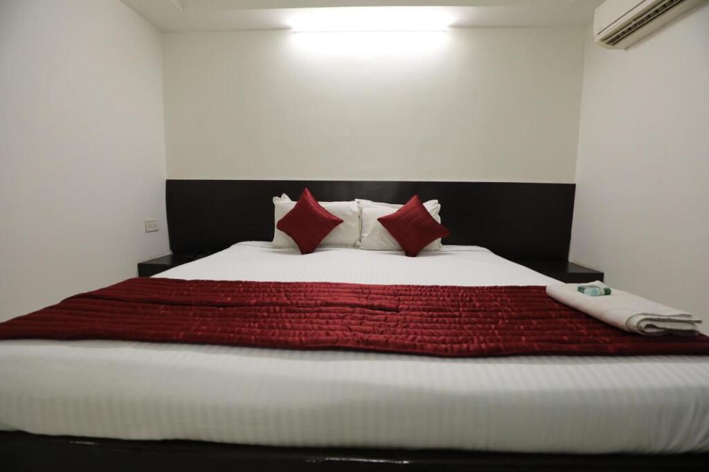 Бхопал: Hotel Shagun Rooms & Banquet, Surat