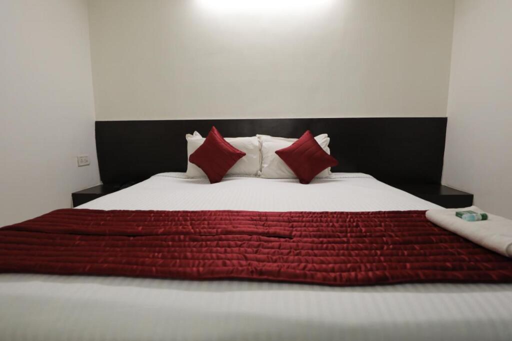Бхопал: Hotel Shagun Rooms & Banquet, Surat