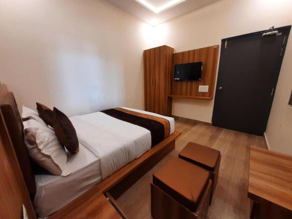 Канпур: Hotel Sky View