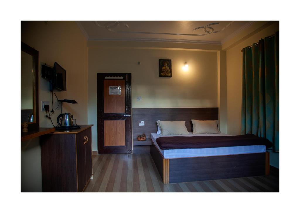 Касоль: The Royal Orchard Kasol