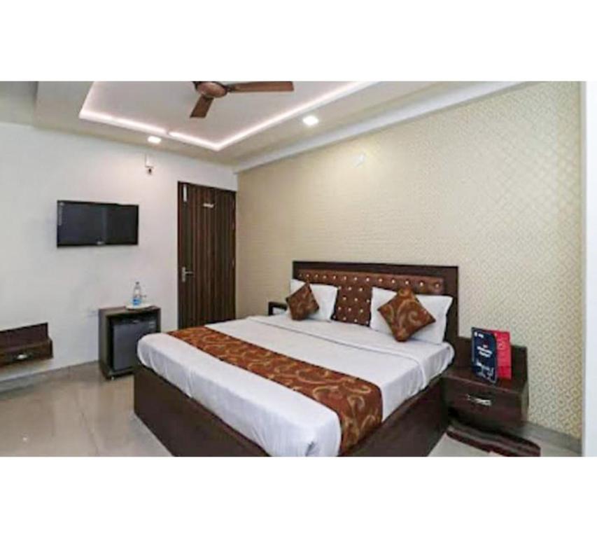 Фирозабад: Hotel C.P Residency By WB Inn