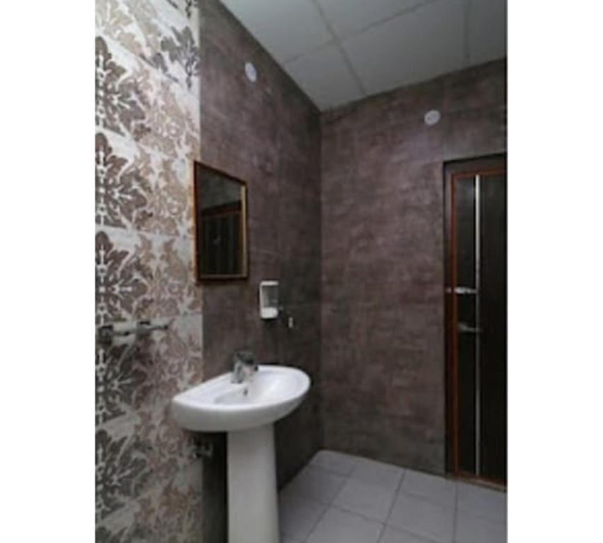 Фирозабад: Hotel C.P Residency By WB Inn