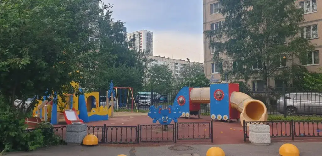 Санкт-Петербург: Na Prospekte Nastavnikov 47k1 Lodging House