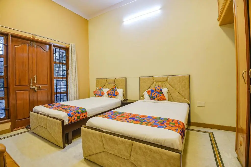 Бангалор: Fabexpress Ravikeerthis Service Apartment
