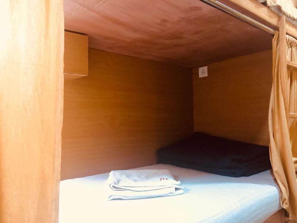 Мумбаи: Mabrook Dormitory