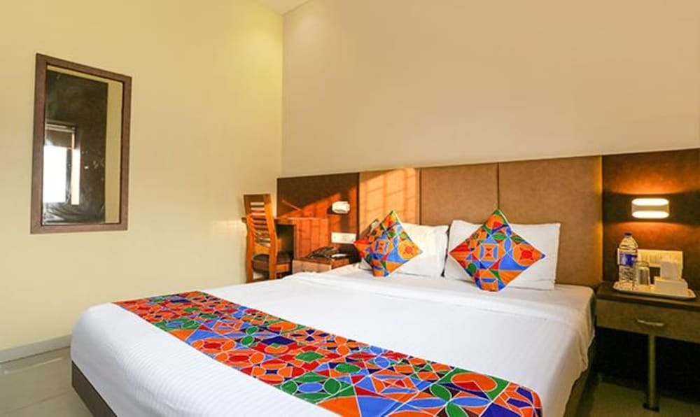Мумбаи: Fabhotel West Inn