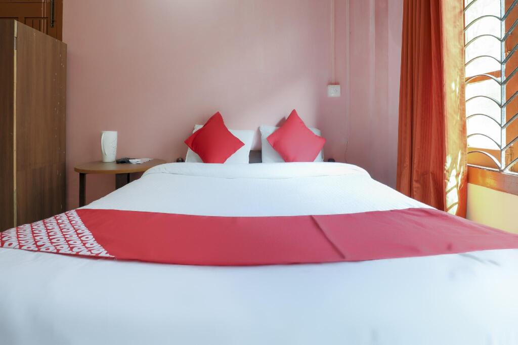 Гувахати: OYO 74211 Hotel Green Lush