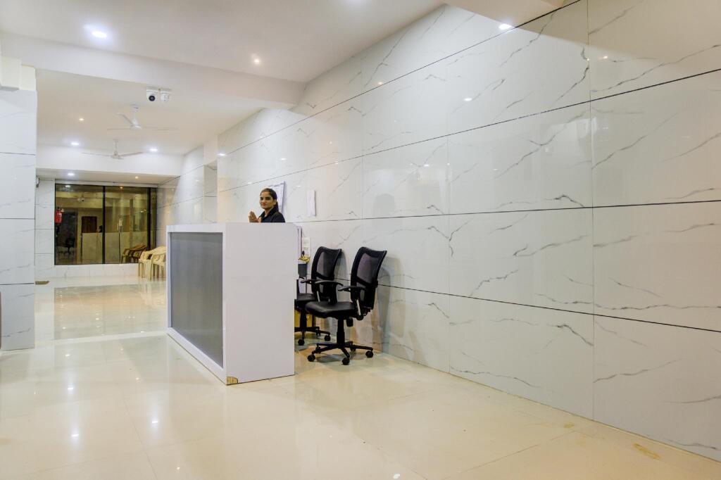 Сурат: OYO 73225 Hotel Laxmi Kuber