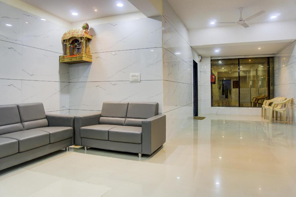 Сурат: OYO 73225 Hotel Laxmi Kuber