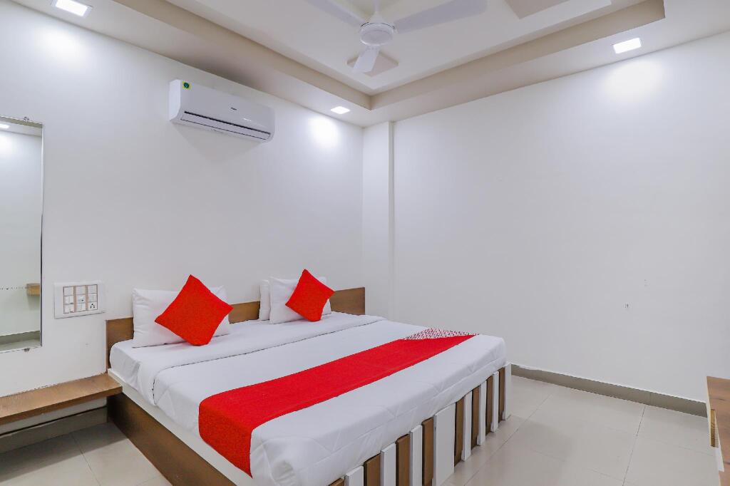 OYO 80936 Hotel Maldhari — фото 1