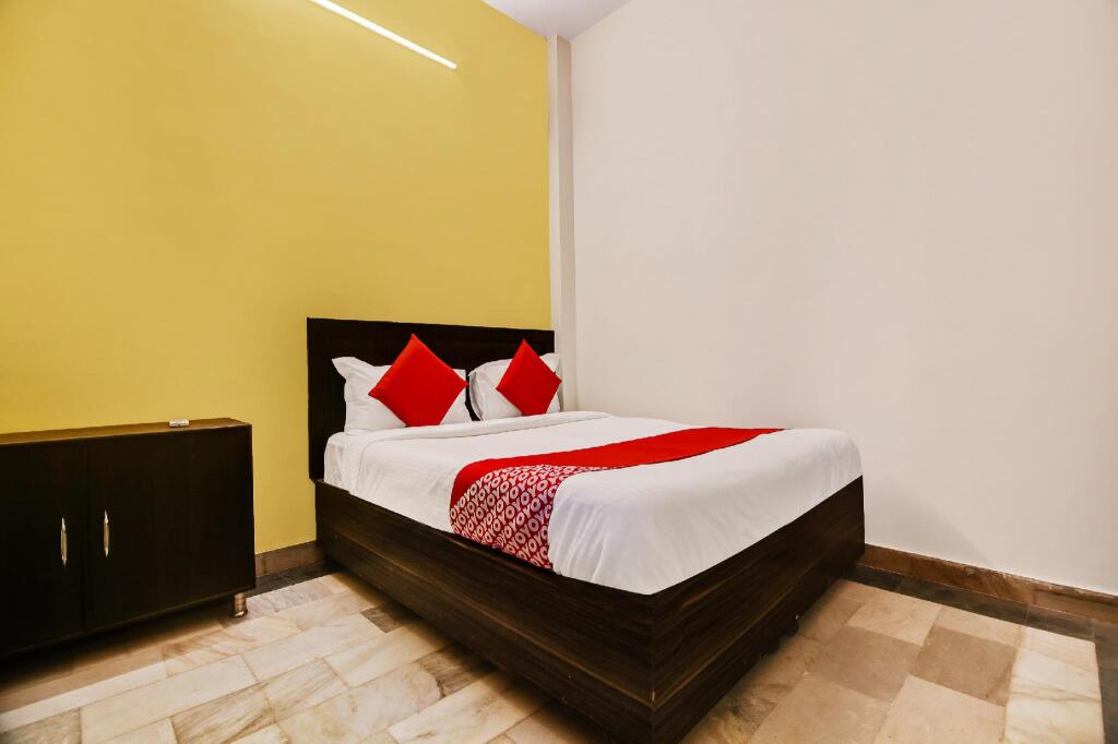 Мератх: OYO 47744 Hotel Pallavi Residency