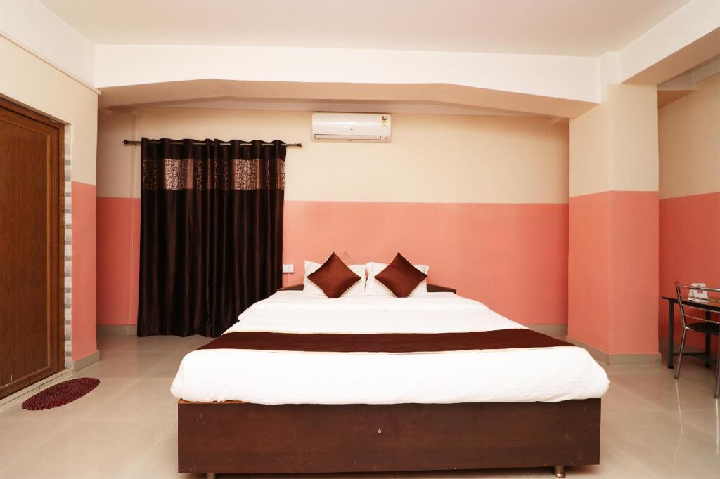 Гувахати: OYO 4979 Prabha Palace Lodge
