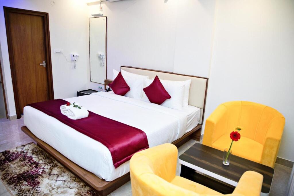 Chikkajala: Villa Grand Hotel Near Kempegowda International Airport