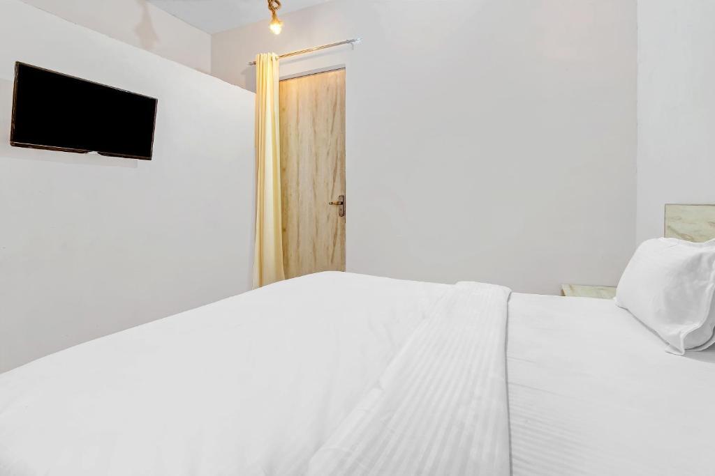Мератх: OYO 86016 Hotel Larissa