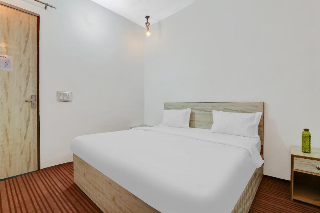Мератх: OYO 86016 Hotel Larissa