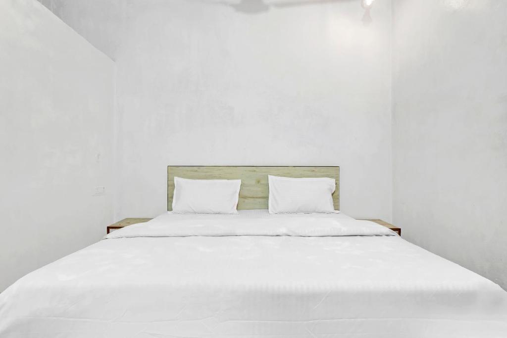 Мератх: OYO 86016 Hotel Larissa