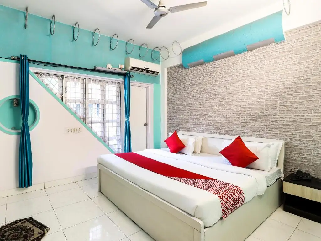Сурат: OYO 60626 Dumas Homestays