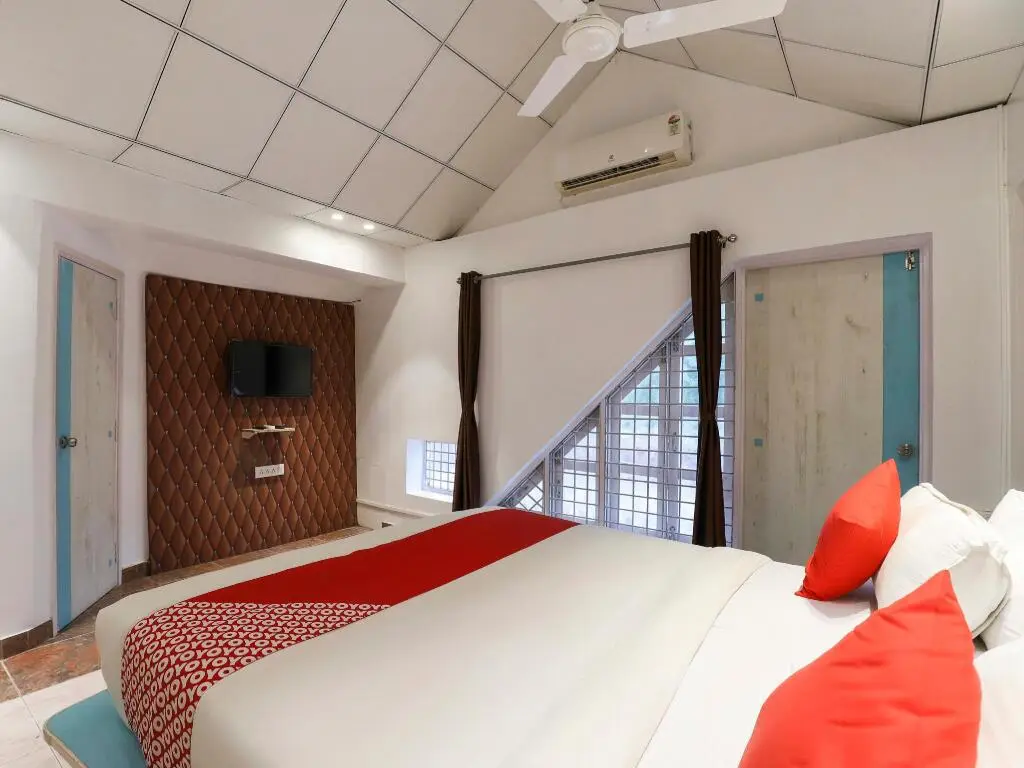 Сурат: OYO 60626 Dumas Homestays