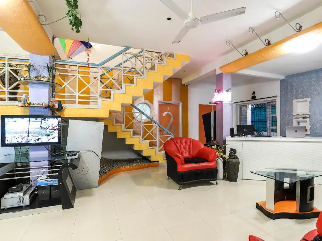 Сурат: OYO 60626 Dumas Homestays