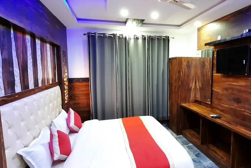 Катра: Hotel Amreshwar