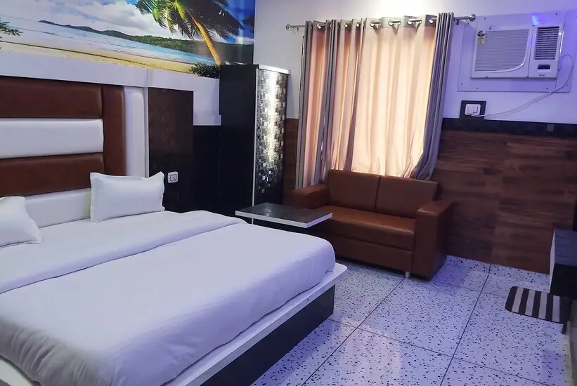 Катра: Hotel Amreshwar