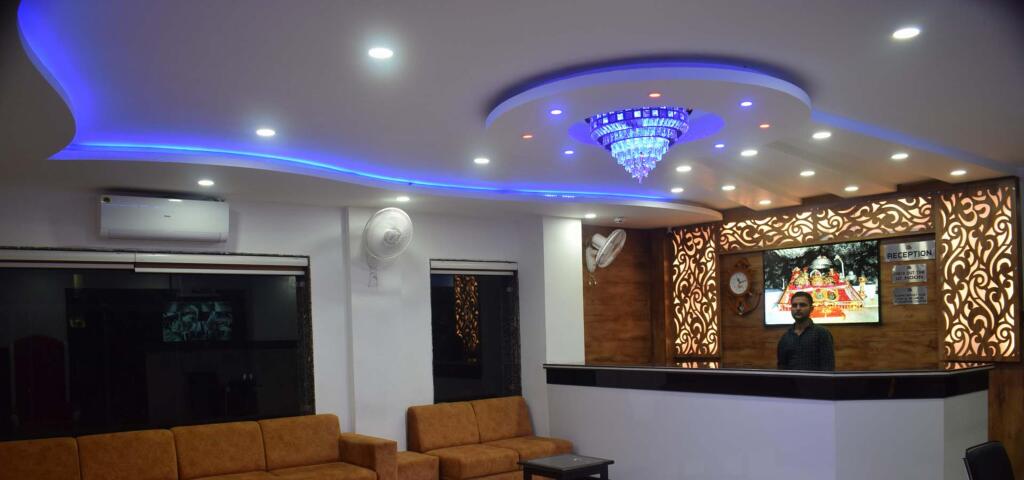 Катра: Hotel Amreshwar