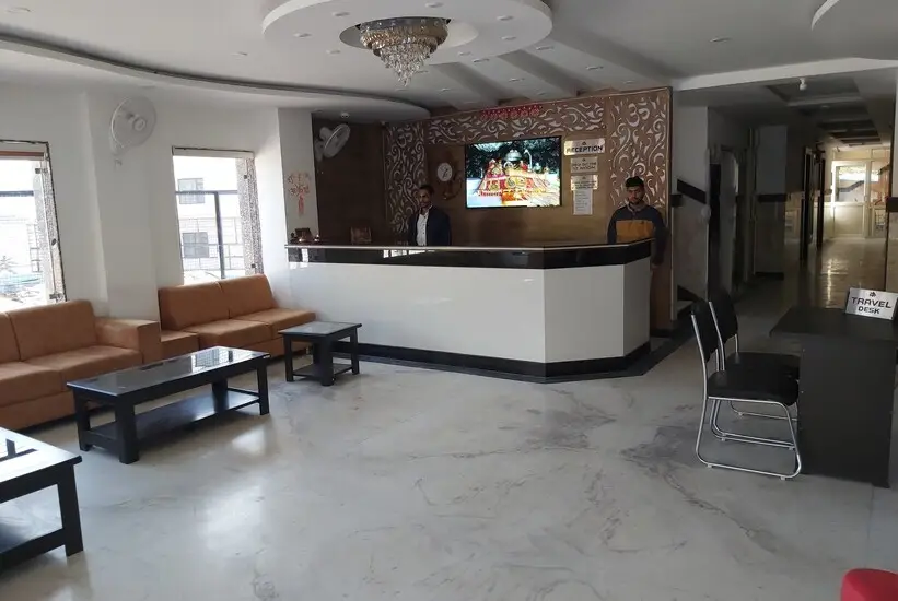 Катра: Hotel Amreshwar