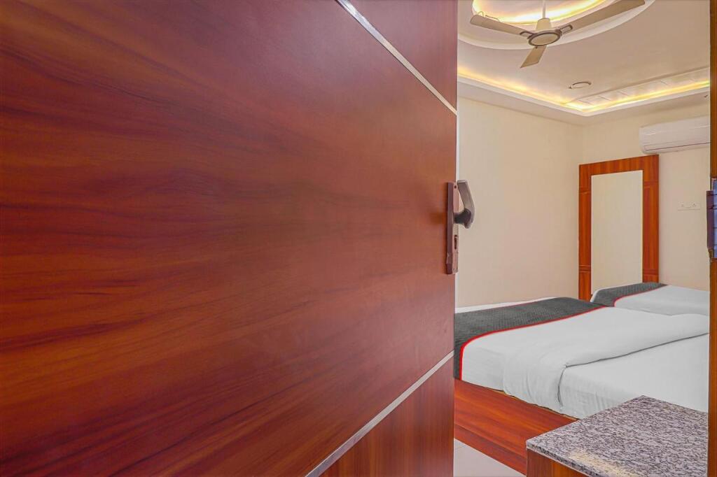 OYO Townhouse 478 Hotel Royal Aanandam — фото 1