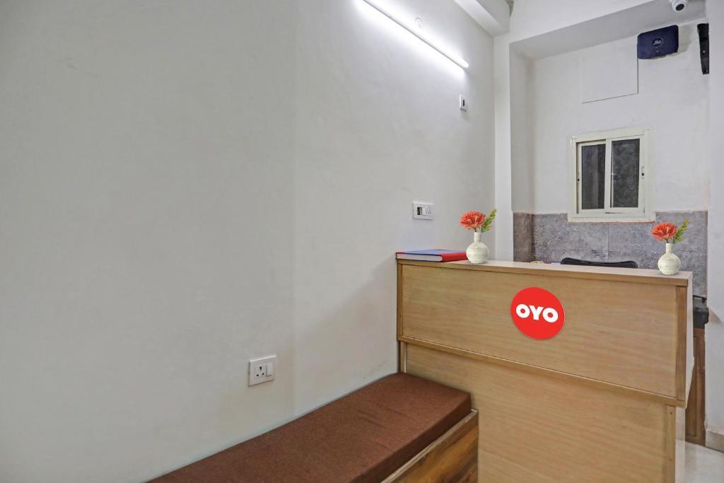 Нойда: OYO 88263 R S Residency