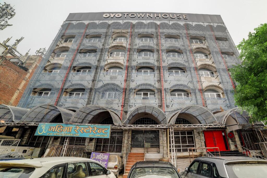 OYO Townhouse 402 HOTEL Santosh Palace — фото 1