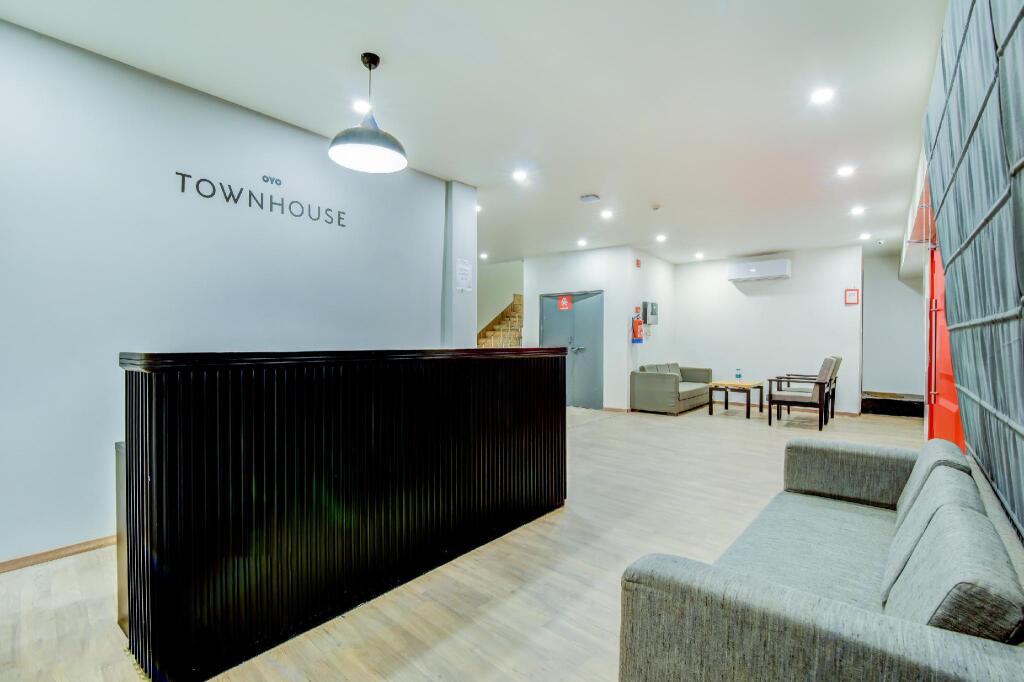 Праяградж: OYO Townhouse 402 HOTEL Santosh Palace