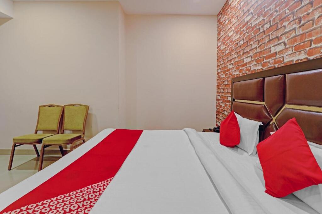 Праяградж: Hotel Golden Apple