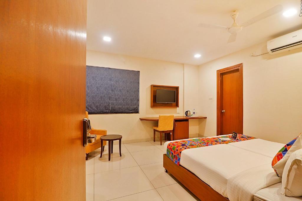 Хидерабад: Fabhotel Eminent Suites Gachibowli