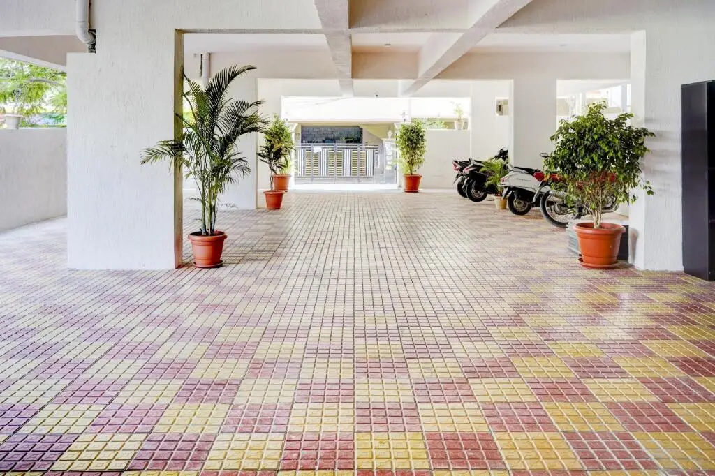 Хидерабад: OYO 80246 Collection O Hotel Saffron residency KPHB