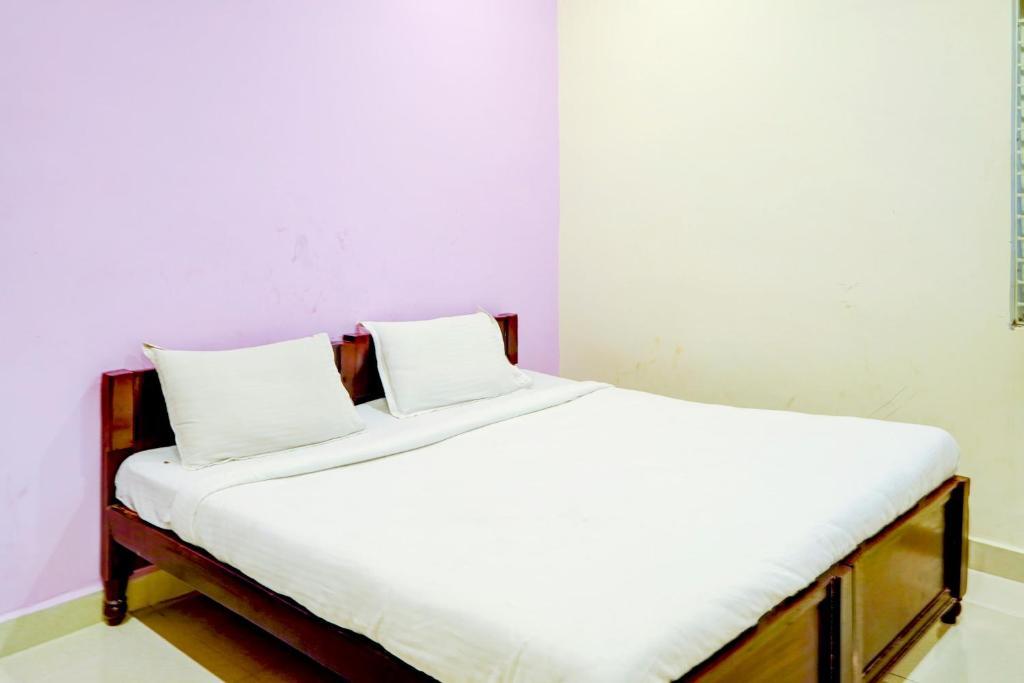 Хидерабад: OYO 80246 Collection O Hotel Saffron residency KPHB