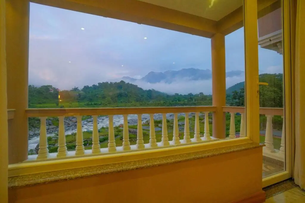 Кангра: Neugal Riverfront Resort