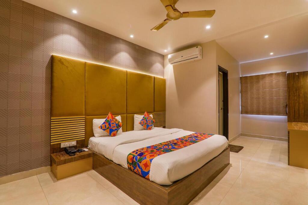 Канпур: Fabhotel Maya Crystal