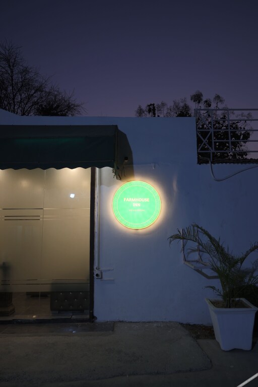 Нью-Дели: Farmhouse Inn