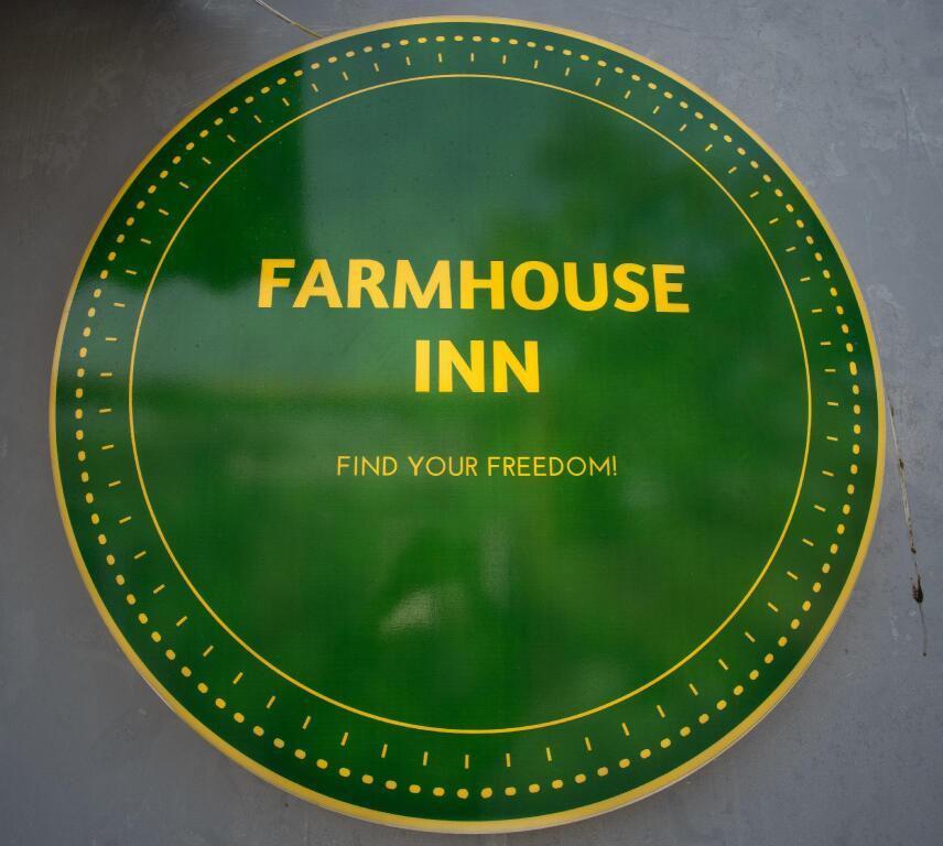 Нью-Дели: Farmhouse Inn