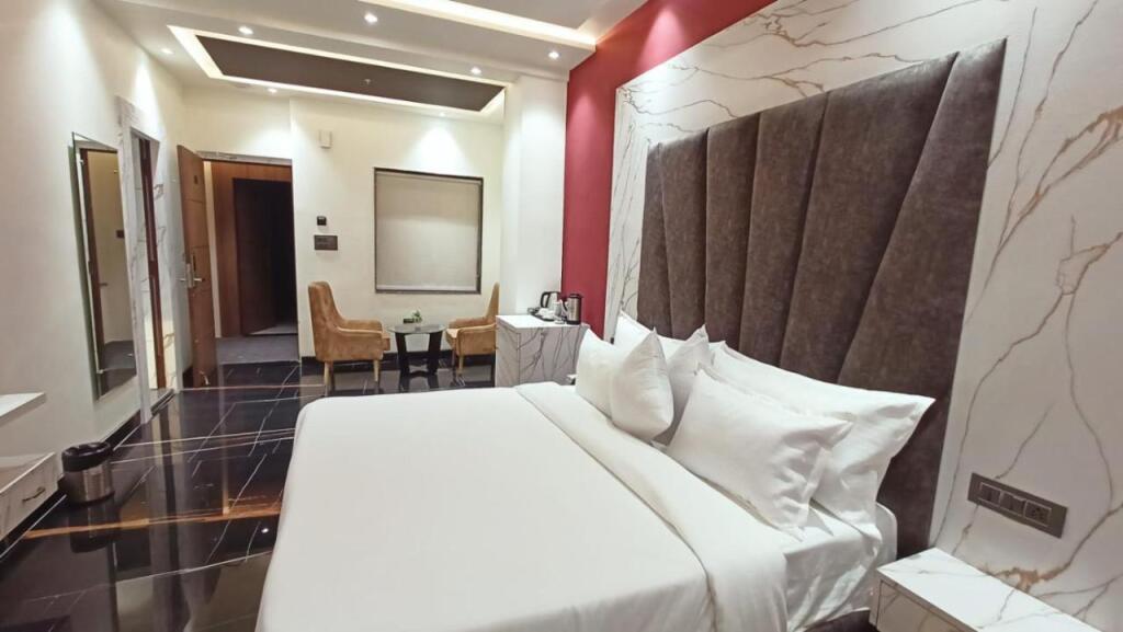 Барейлли: Hotel Amber Continental
