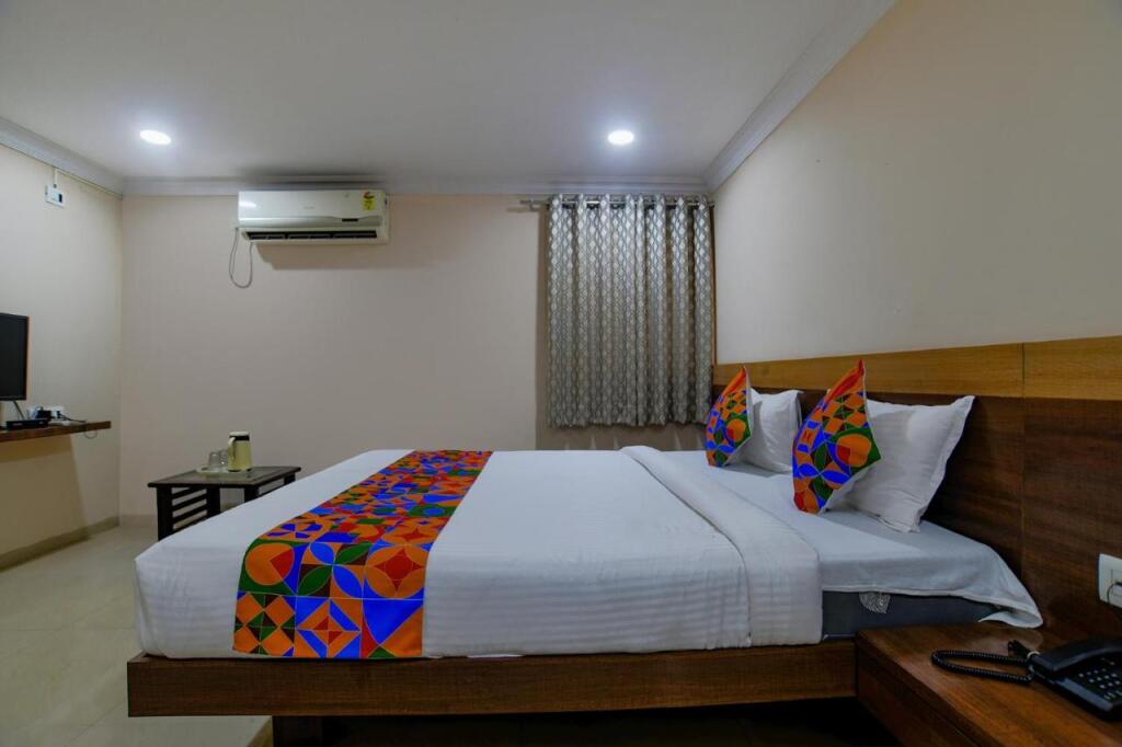 Индаур: Fabhotel Pishori
