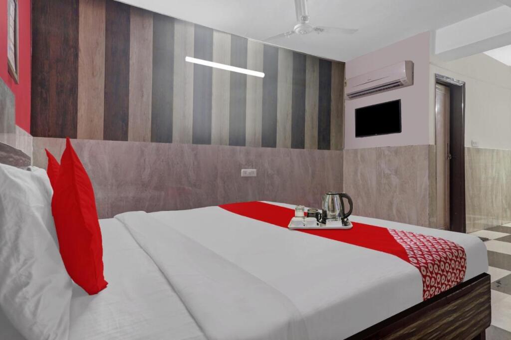 Нью-Дели: Oyo Flagship 92975 Hotel Small Town