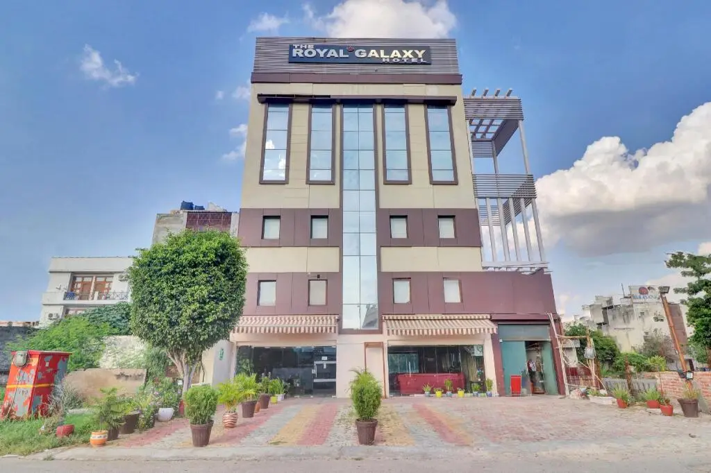 OYO Townhouse 604 The Royal Galaxy — фото 1