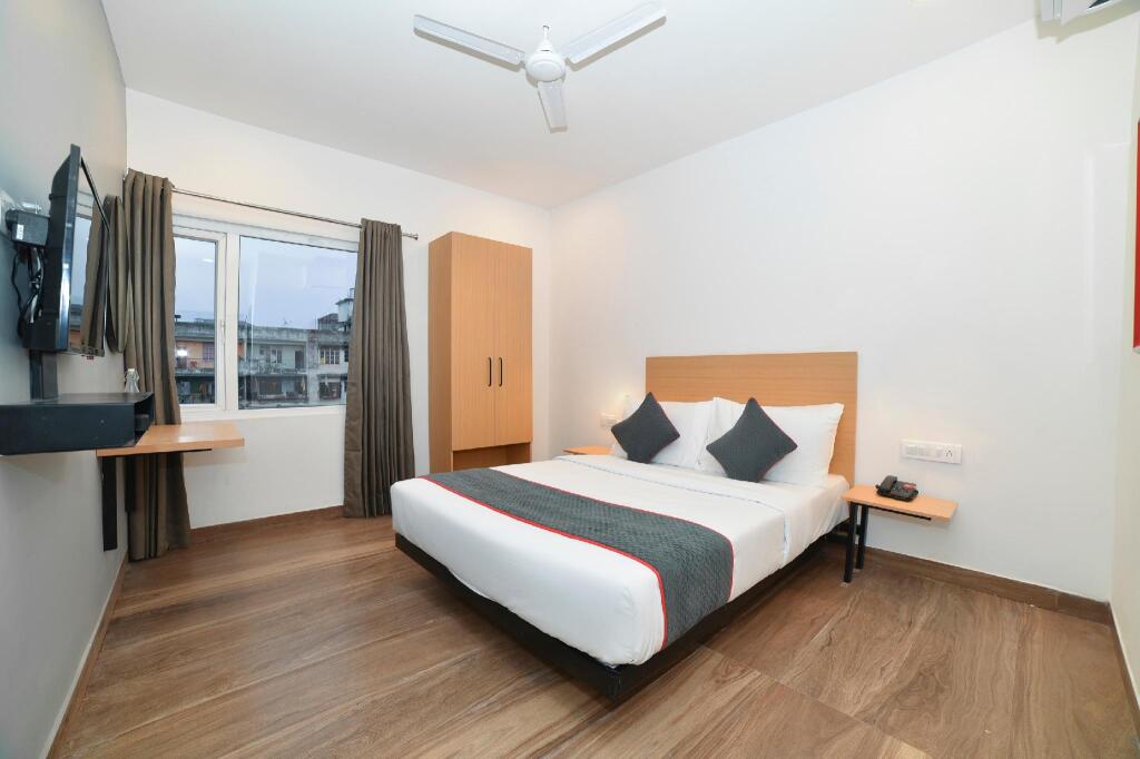 Гувахати: OYO Townhouse 384 N.K Hotels